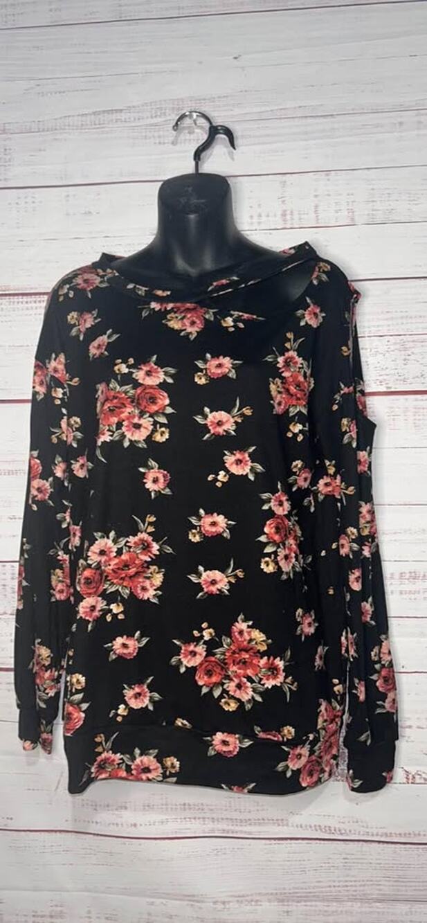 Women’s White Birch Boutique Floral Cut Out Shoulder Top Medium